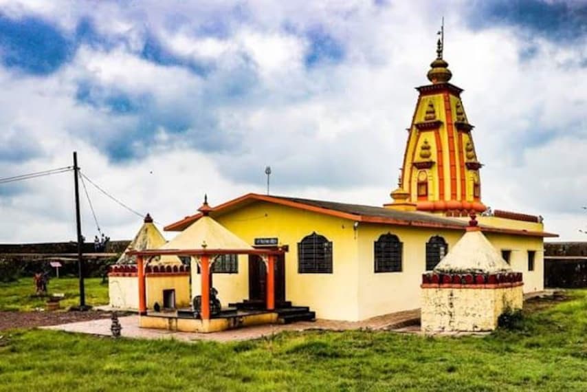 Rajhansgad Yellur Fort-4